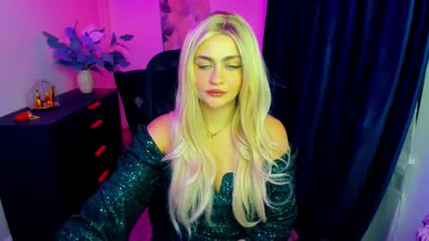 lesliemineg online show from September 18, 7:49 pm