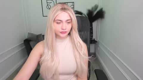 lesliemineg online show from September 23, 11:46 am