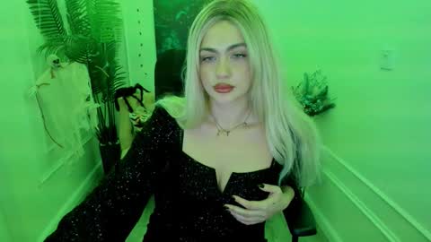 lesliemineg online show from October 29, 11:34 am