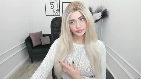 lesliemineg online show from November 12, 11:43 am