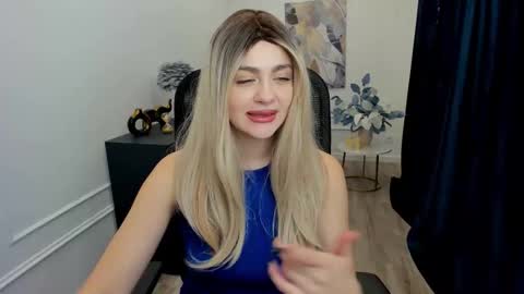 lesliemineg online show from December 1, 8:25 pm