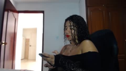 lesly online show from February 6, 8:23 pm