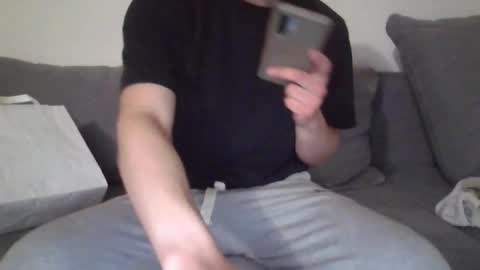 Snapshot of lestaro chatting on February 23, 2:29 am neoglo online show from February 23, 2:29 am