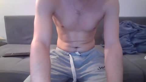 Snapshot of lestaro chatting on February 25, 4:46 am neoglo online show from February 25, 4:46 am