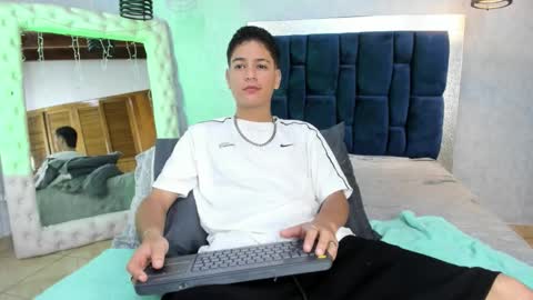 Snapshot of levy_steve chatting on November 21, 8:46 am LevySteven online show from November 21, 8:46 am