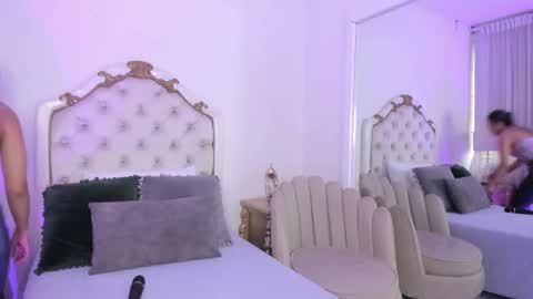    online show from September 30, 12:10 pm