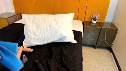 Lexi Howard  online show from February 5, 6:46 am