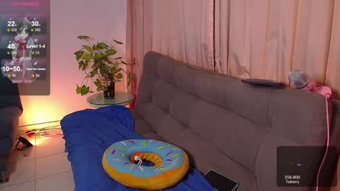 Lexie Thompson   8pm  0000am -5 online show from December 16, 5:27 am