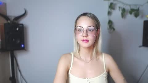 Lexie online show from March 3, 10:10 pm