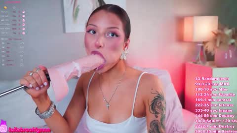 Snapshot of leylabrooklyn chatting on September 25, 7:17 pm Sofa 3 online show from September 25, 7:17 pm