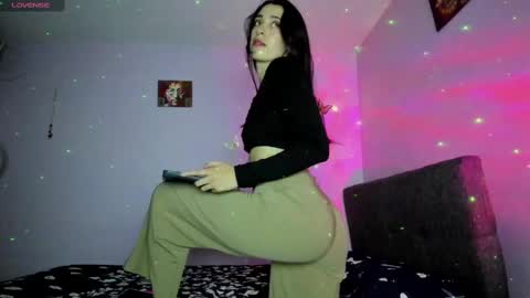 Snapshot of leynamadrigal chatting on February 12, 11:09 pm Leyna online show from February 12, 11:09 pm