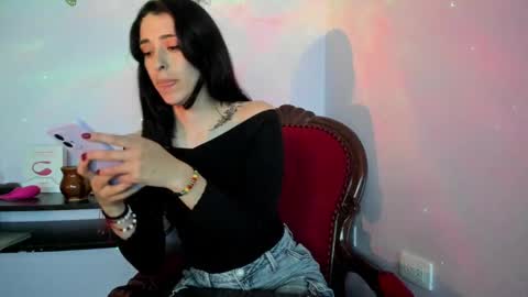 Snapshot of leynamadrigal chatting on February 25, 12:03 am Leyna online show from February 25, 12:03 am