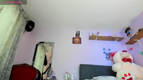 Snapshot of leynamadrigal chatting on December 16, 9:42 pm Leyna online show from December 16, 9:42 pm