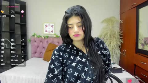 lia online show from December 28, 8:15 pm