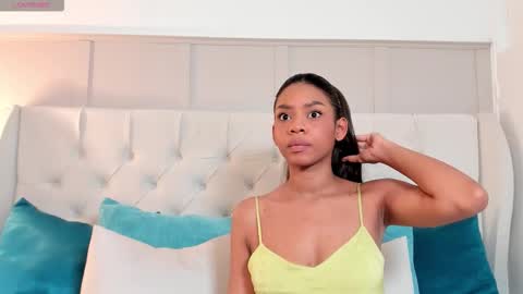 Lia Pascal  online show from December 3, 11:30 am