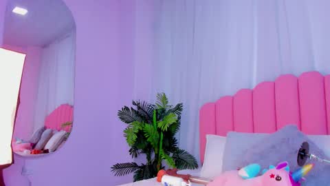 Snapshot of lia_queen18 chatting on November 5, 11:10 am lia_queen18 online show from November 5, 11:10 am