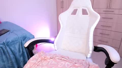 Little Queen Lia  online show from December 15, 3:13 am