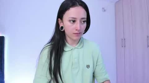 Little Queen Lia  online show from January 12, 11:58 pm