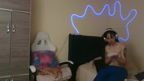 Little Queen Lia  online show from November 16, 8:47 pm