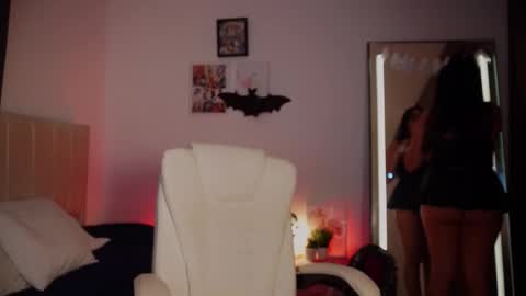 Snapshot of lia_russo_ chatting on October 22, 2:28 pm Lia online show from October 22, 2:28 pm