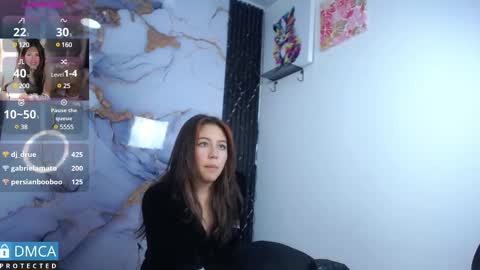 Snapshot of lia_summer1 chatting on February 22, 1:44 am lia summer1 online show from February 22, 1:44 am