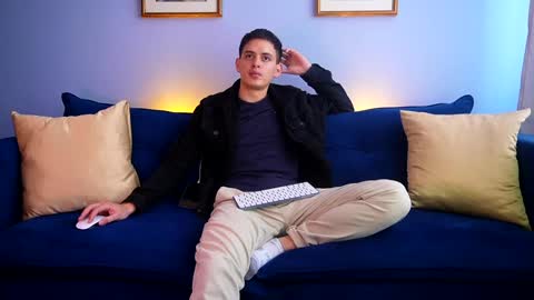 Liam online show from December 9, 6:03 pm