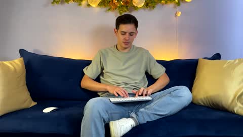 Liam online show from December 31, 4:57 pm