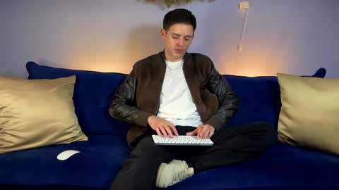 Liam online show from January 4, 11:27 pm