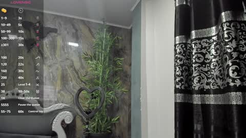 LIAM KLEIN online show from December 30, 11:15 am