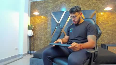 LIAM KLEIN online show from September 10, 11:10 am