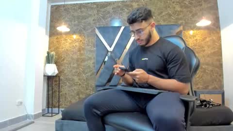 LIAM KLEIN online show from September 15, 11:32 am