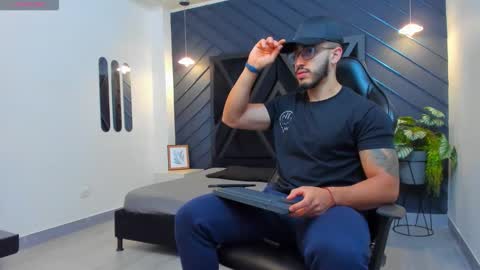 LIAM KLEIN online show from October 2, 11:17 am