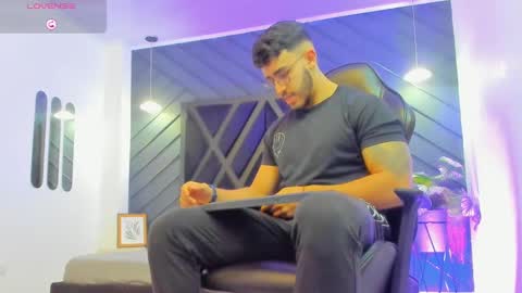 LIAM KLEIN online show from October 8, 11:19 am