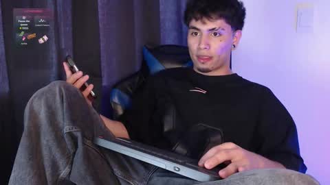 Snapshot of liam_ruiz_ chatting on November 16, 6:13 pm Liam online show from November 16, 6:13 pm