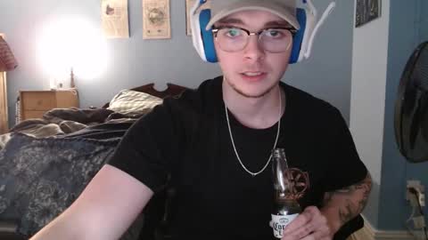 Snapshot of liamnotsonormal chatting on December 14, 6:08 am LiamNotSoNormal online show from December 14, 6:08 am