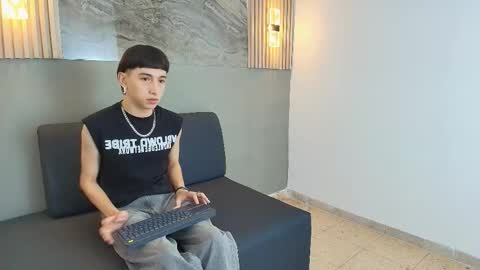 Snapshot of lian_cameron chatting on December 22, 5:26 am lian_cameron online show from December 22, 5:26 am