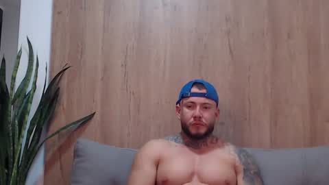 lianjones9 online show from January 28, 9:08 pm