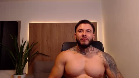 lianjones9 online show from October 18, 5:35 pm