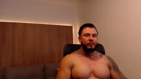 lianjones9 online show from October 19, 6:41 pm