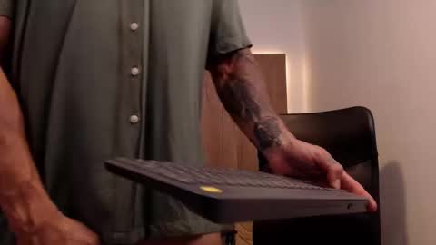 lianjones9 online show from October 22, 5:13 pm