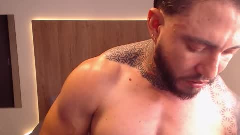 lianjones9 online show from October 24, 6:26 pm