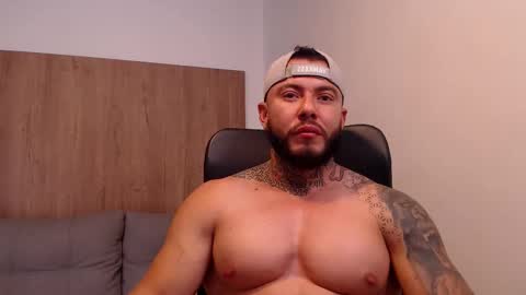 lianjones9 online show from October 25, 5:40 pm