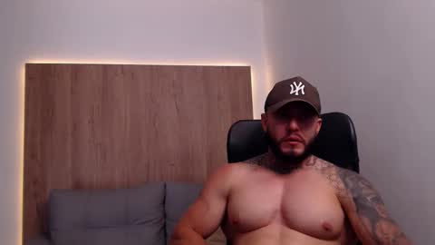 lianjones9 online show from November 1, 6:21 pm