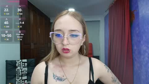 Lia Roberts online show from December 4, 1:58 am