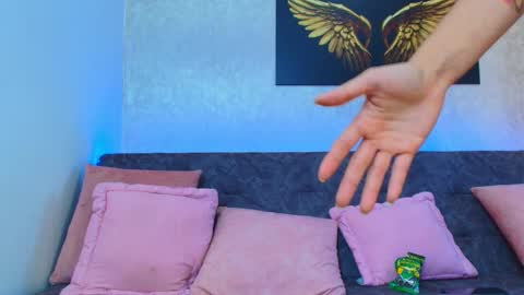 liaross online show from February 17, 8:15 pm