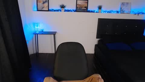 Snapshot of liascarlett chatting on December 8, 12:29 am LiaScarlett online show from December 8, 12:29 am