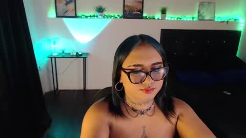 Snapshot of liascarlett chatting on December 12, 11:18 am LiaScarlett online show from December 12, 11:18 am