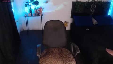 Snapshot of liascarlett chatting on November 2, 4:15 am LiaScarlett online show from November 2, 4:15 am