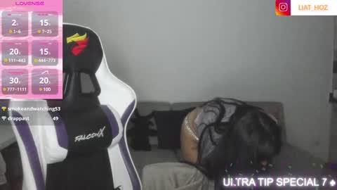 Snapshot of liat_hoz chatting on February 19, 12:03 am Dani online show from February 19, 12:03 am