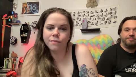 Snapshot of libby_and_mike chatting on December 14, 10:20 am libby_and_mike online show from December 14, 10:20 am